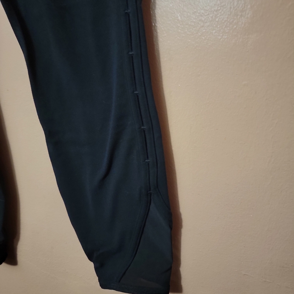 Athleta Black High Rise Peekaboo Mesh 7/8 Leggings Size M/P EUC - Picture 6 of 9
